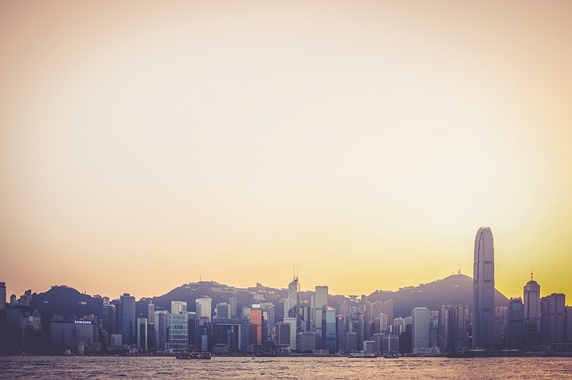 香港进修留学，可以拿香港身份吗？
